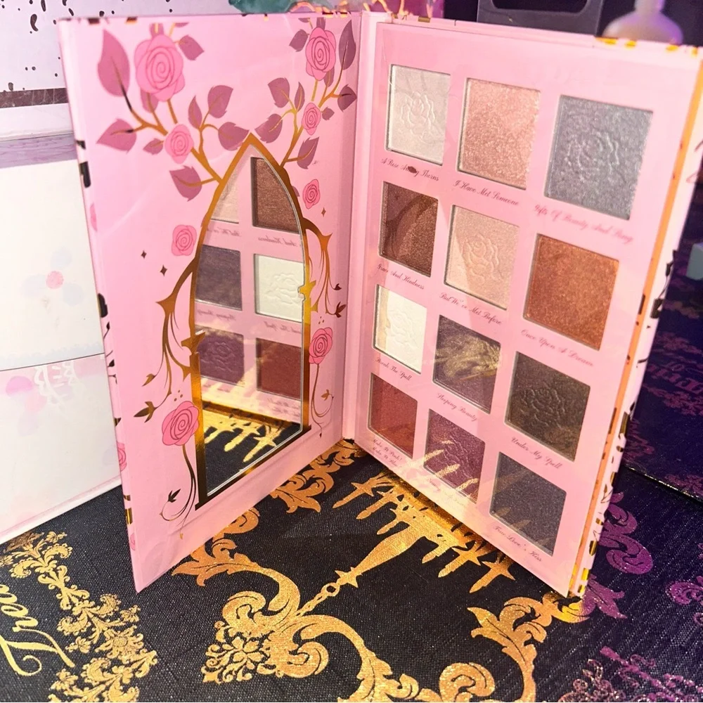 DISNEY Princess Sleeping Beauty AURORA - 12 Color Eyeshadow Palette With Mirror.
